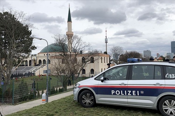 Avusturya'da hükümet Müslümanları fişledi, ırkçılar harekete geçti