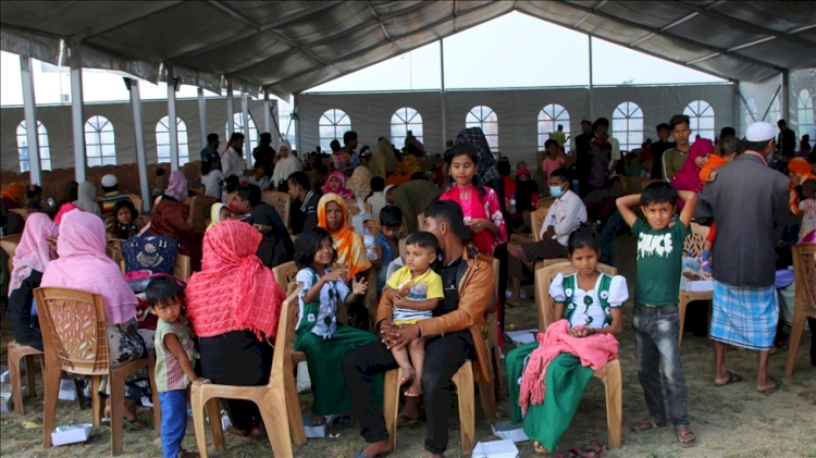 BM yetkilileri Bangladeş'te Arakanlı Müslümanların kaldığı adayı ziyaret ederek koşulları değerlendirdi