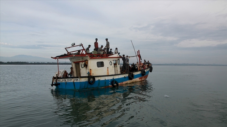 Arakanlı Müslümanları taşıyan tekne Endonezya'da sahile vurdu