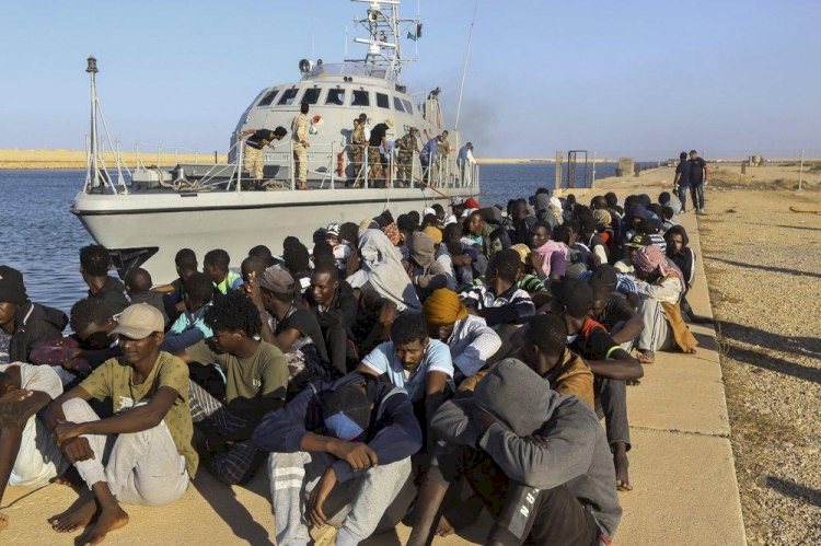Libya açıklarında son iki günde 1000'den fazla düzensiz göçmen yakalandı