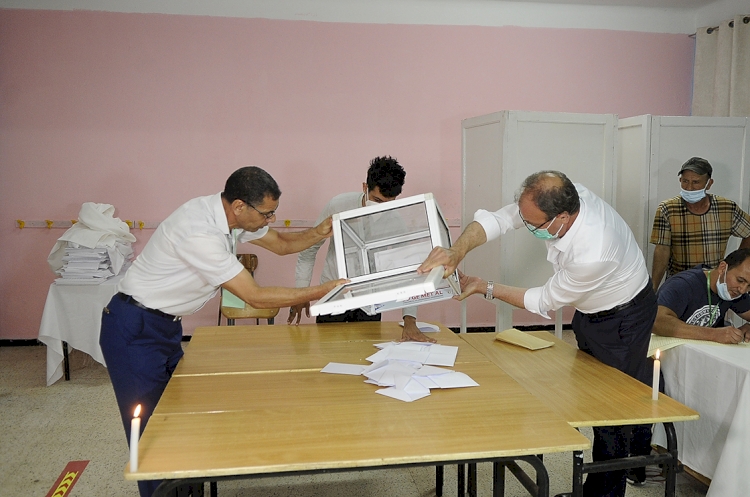 Cezayir'deki seçimde 24 milyondan fazla kayıtlı seçmenden yüzde 30,2'si oy kullandı