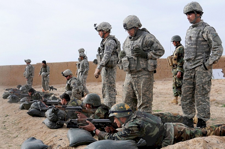 NATO Afgan askerlerin eğitimi için Katar'da üs kurmak istiyor
