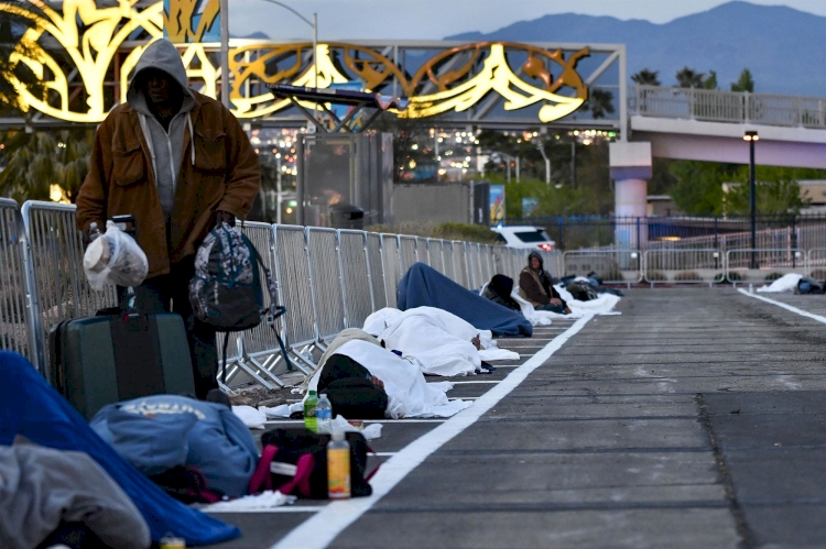 New York'ta Kovid-19 nedeniyle otellere yerleştirilen 8 bin evsiz tekrar sığınaklara dönecek