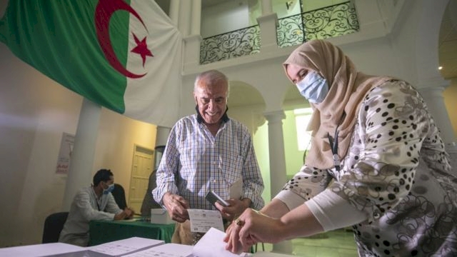 Cezayir genel seçimlerinde geleneksel partiler düşüş yaşarken İslami eğilimli partiler yükselişe geçti