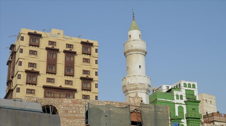 Suudi Arabistan'da geçen ay alınan cami hoparlörlerine yönelik kısıtlama kararına tepkiler sürüyor