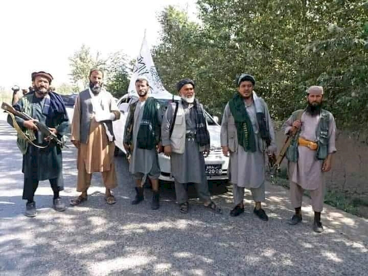 Afganistan'da 2 ilçe daha Taliban kontrolüne geçti