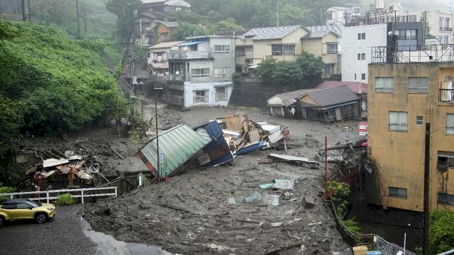 Japonya'da heyelan: En az 20 kişi kayboldu