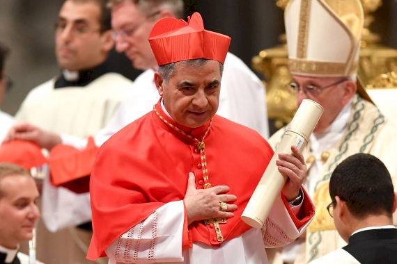 Vatikan'da biri eski kardinal, 10 kişiye 'yolsuzluk' yargılaması