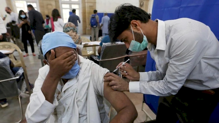 Hindistan'da binlerce kişiye aşı yerine tuzlu su enjekte edildi