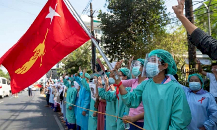 Myanmar'da güvenlik güçleri sağlık çalışanlarını kasten hedef alıyor