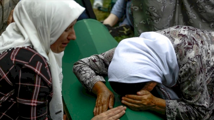 Srebrenitsa Soykırımı'nın 19 kurbanı daha toprağa verildi