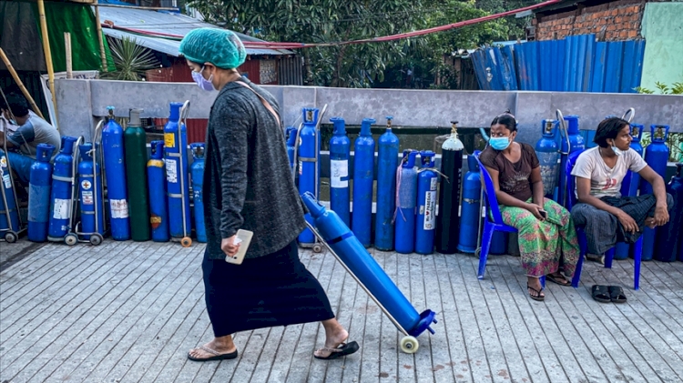 Kovid-19'un yayıldığı Myanmar'da gerekli tıbbi malzemeler tedarik edilemiyor