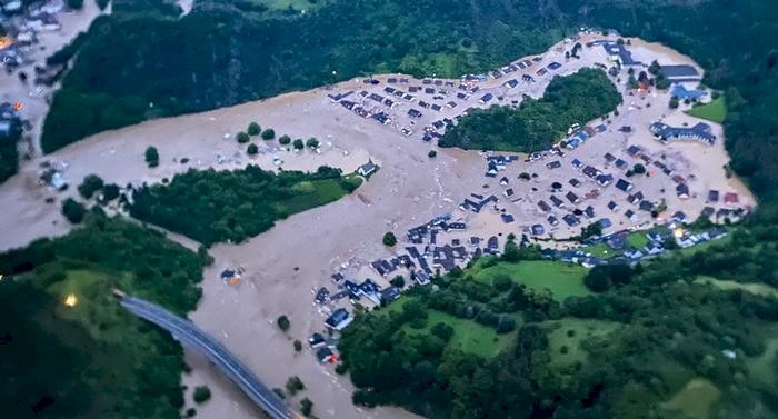 Almanya'da sel felaketinde en az 42 kişi can verdi