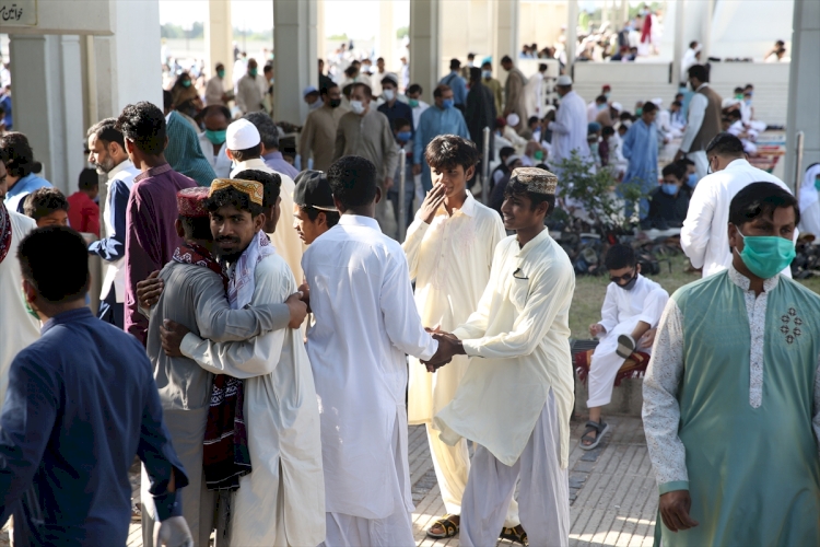 Pakistan'da bayram bugün başladı