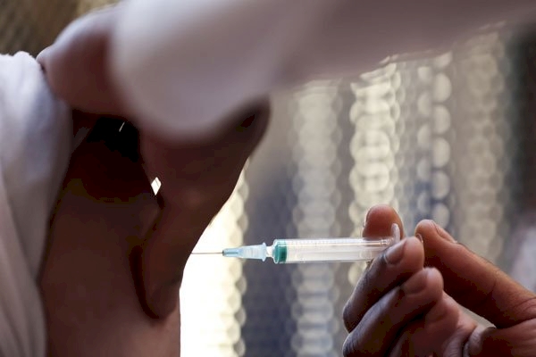 Uganda'da 800 kişiye sahte Kovid-19 aşısı yapıldı