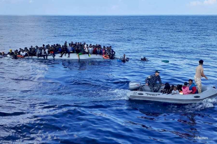 Tunus açıklarında 366 düzensiz göçmen kurtarıldı, 17 göçmenin ise cesedine ulaşıldı