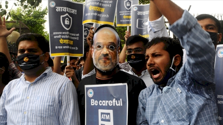 Casus yazılım skandalı Hindistan parlamentosunda protestolara neden oldu