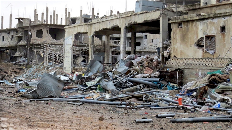 Esed rejimi, Suriye'nin güneyindeki Dera kent merkezini tank atışlarıyla hedef aldı