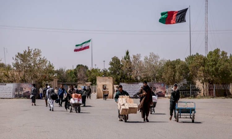 İran çatışmaların artması üzerine Afganistan ile sınır kapısını kapattı