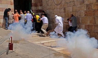 İşgal güçleri, Harem-i İbrahim Camisi'ndeki cemaate gaz bombalarıyla saldırdı