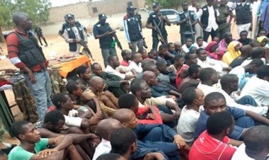 Nijerya'da silahlı çete üyesi 156 kişi yakalandı