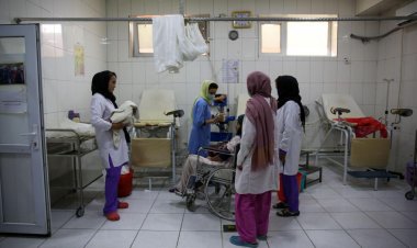 Taliban, kadın sağlık çalışanlarını işlerine dönmeye çağırdı