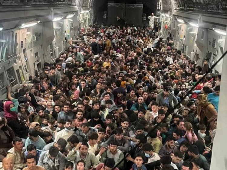 Afganistan'dan Katar'a: C-17'nin en kalabalık uçuşu