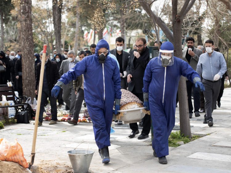 İran'da Kovid-19 salgınının başlangıcından bu yana en yüksek günlük can kaybı kaydedildi