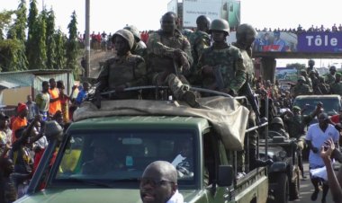 Gine'de darbecilerden hükümet üyelerine yurt dışı çıkış yasağı