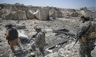 Taliban, gazetecileri Kabil'de imha edilen CIA merkezini gezdirdi