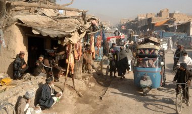 Pakistan'daki mülteci kamplarında Taliban'ı destekleyen bazı Afganlar, ülkelerine dönme hazırlığında