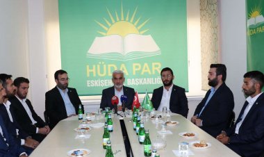 'Kadına ve onun tesettürüne yapılan hakaret kabul edilemez'