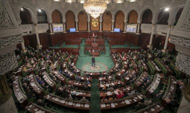 Tunus meclisi, Cumhurbaşkanı Said'in olağanüstü yetkileri elinde toplamasını reddetti