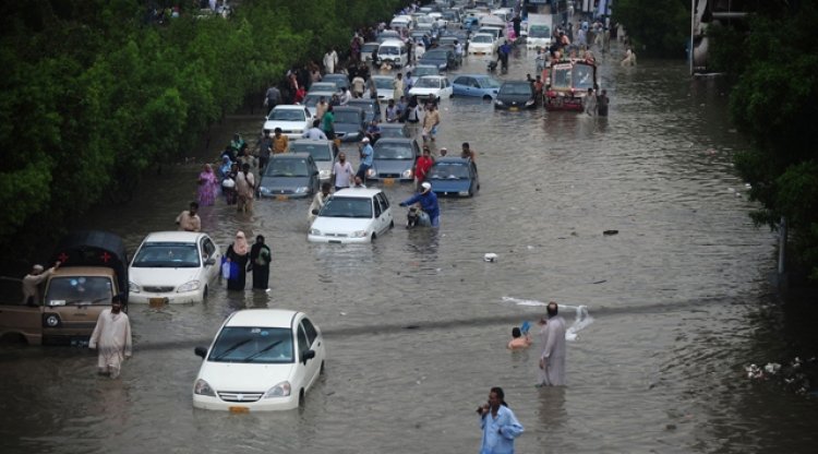 Pakistan'daki aşırı yağışlarda can kaybı artıyor