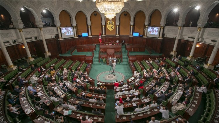 Tunus'taki 5 siyasi parti, anayasanın askıya alınması çağrılarına karşı olduklarını ilan etti