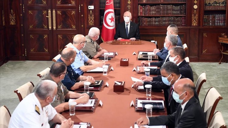 Tunus Cumhurbaşkanı'nın yetkilerini giderek genişletmesi içeride ve dışarıda muhaliflerini artırdı