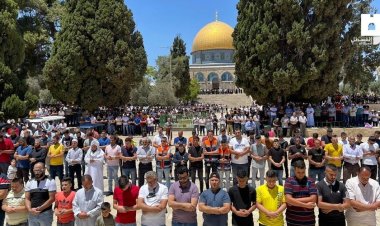 Elli bin kişi Cuma namazını Mescidi Aksa'da kıldı