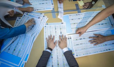 Irak Yüksek Seçim Komisyonu oyların yaklaşık yüzde 6'sının elle sayılmasını planlıyor