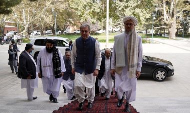 Pakistan Dışişleri Bakanı Kureyşi Kabil'de