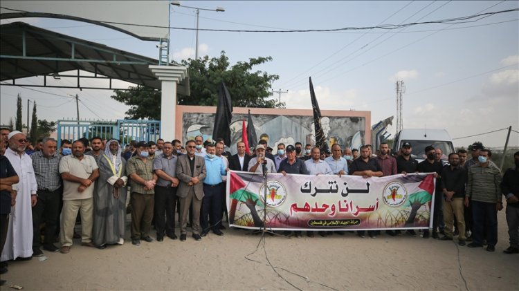 Gazze'de, İşgalci İsrail'in hapishanelerinde açlık grevini sürdüren İslami Cihad mensuplarına destek gösterisi