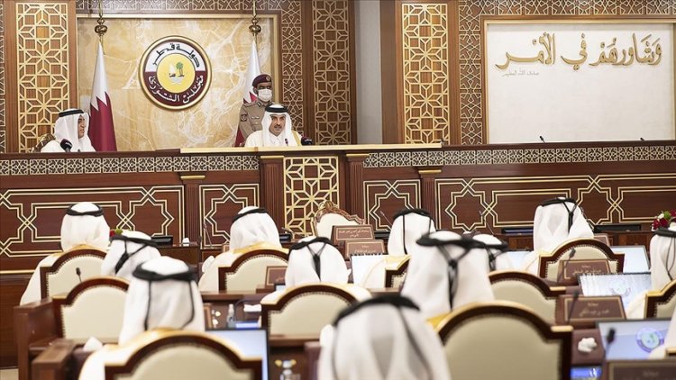 Katar Emiri Al Sani ülkesindeki ilk seçilmiş parlamentonun açılışını yaptı