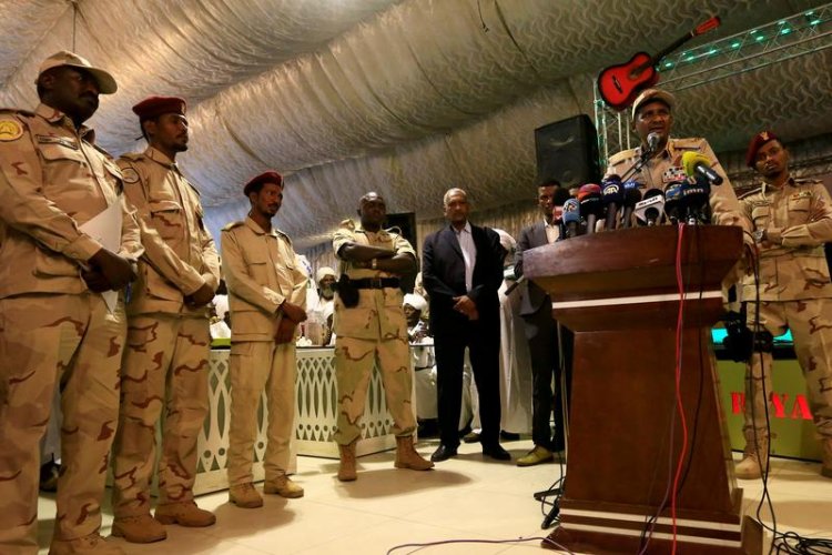 İntelligence Online: Sudan darbesini yöneten General Dagalo, darbe öncesi Tel-Aviv'de gizli toplantıya katıldı