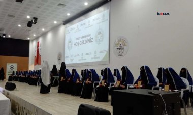 Siverek'te ilimlerini tamamlayan kız talebeler icazetlerini aldı