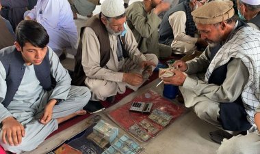 Taliban yönetimi Afganistan'da yabancı para kullanımını yasakladı