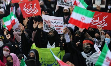 İran'da ABD'nin Tahran Büyükelçiliği baskınının 42'nci yılı nedeniyle birçok kentte gösteri düzenlendi