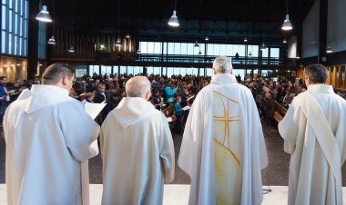 Fransa'da rahipler cinsel istismar vakalarında 'Kilise'nin kurumsal sorumluluğunu' kabul etti