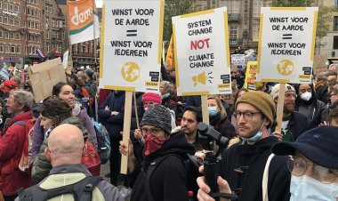 Hollanda'da on binlerce kişi iklim için yürüdü