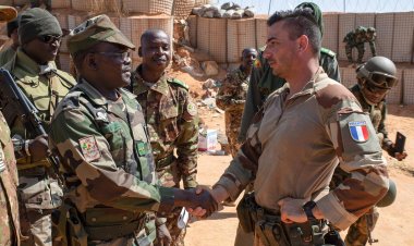 Fransa, Mali'nin kuzeyindeki askeri üssünü orduya teslim etti