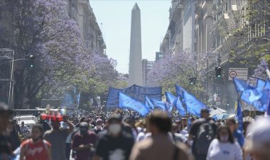 Arjantin'de binlerce kişi hükümete destek gösterisi düzenledi
