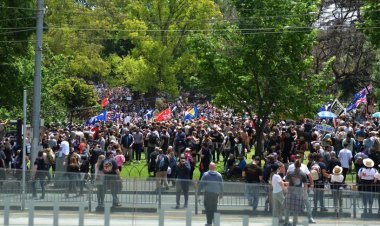 Avustralya’da Kovid-19 aşısı karşıtları gösteri yaptı